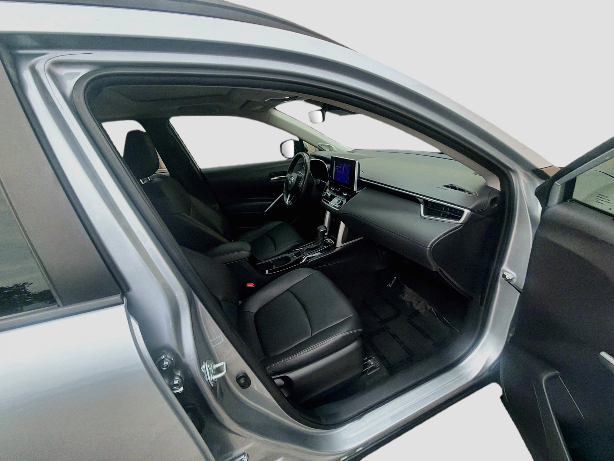 Used 2023 Toyota Corolla Cross XLE w/ Convenience Package FWD image 30
