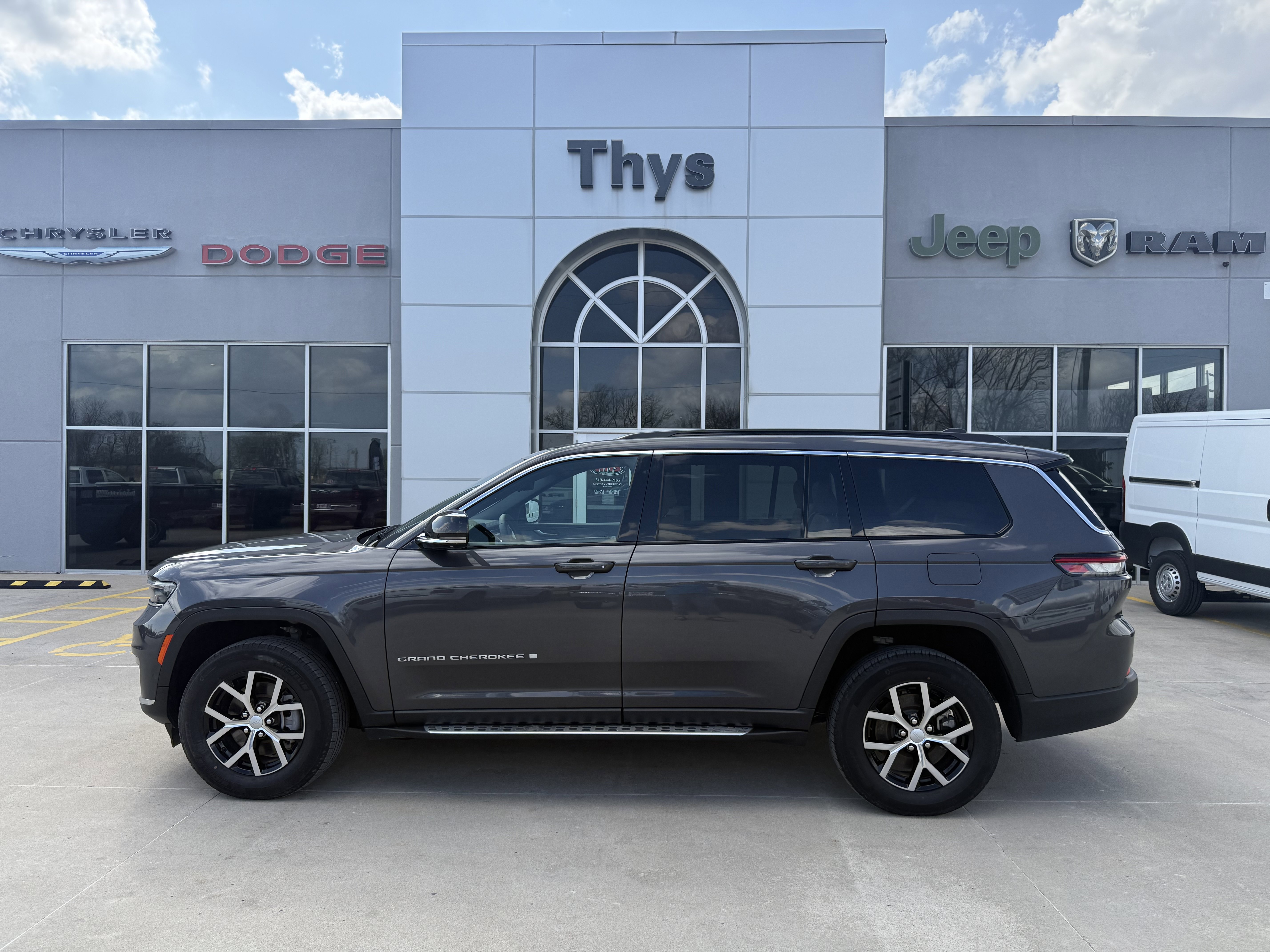 Used 2024 Jeep Grand Cherokee L Limited w/ Luxury Tech Group II AWD/4WD image 39