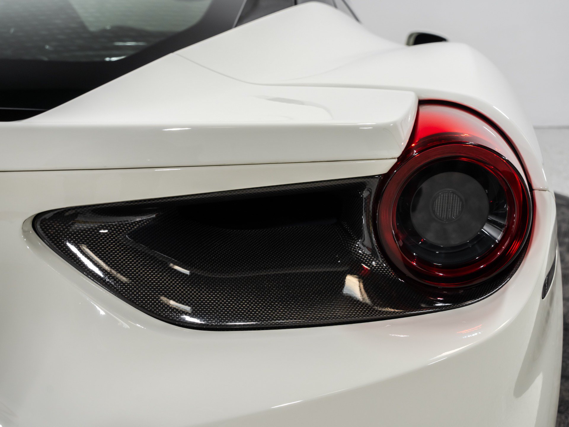 Used 2016 Ferrari 488 GTB RWD image 28