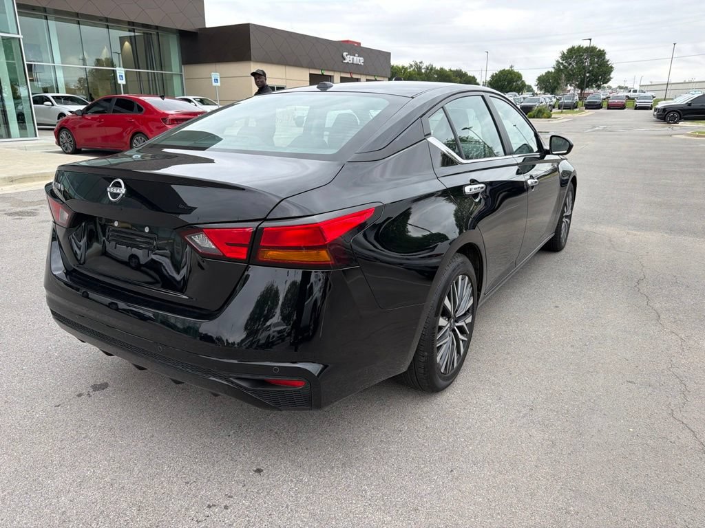 Used 2025 Nissan Altima 2.5 SV FWD image 5