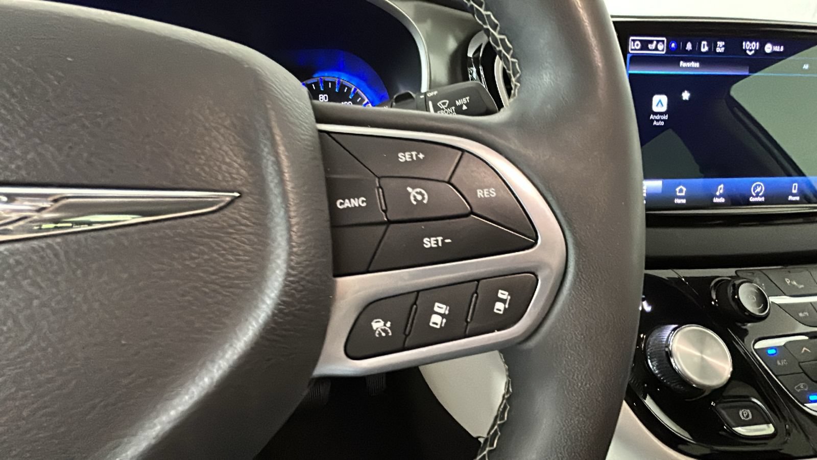 Used 2024 Chrysler Pacifica Touring-L FWD image 19