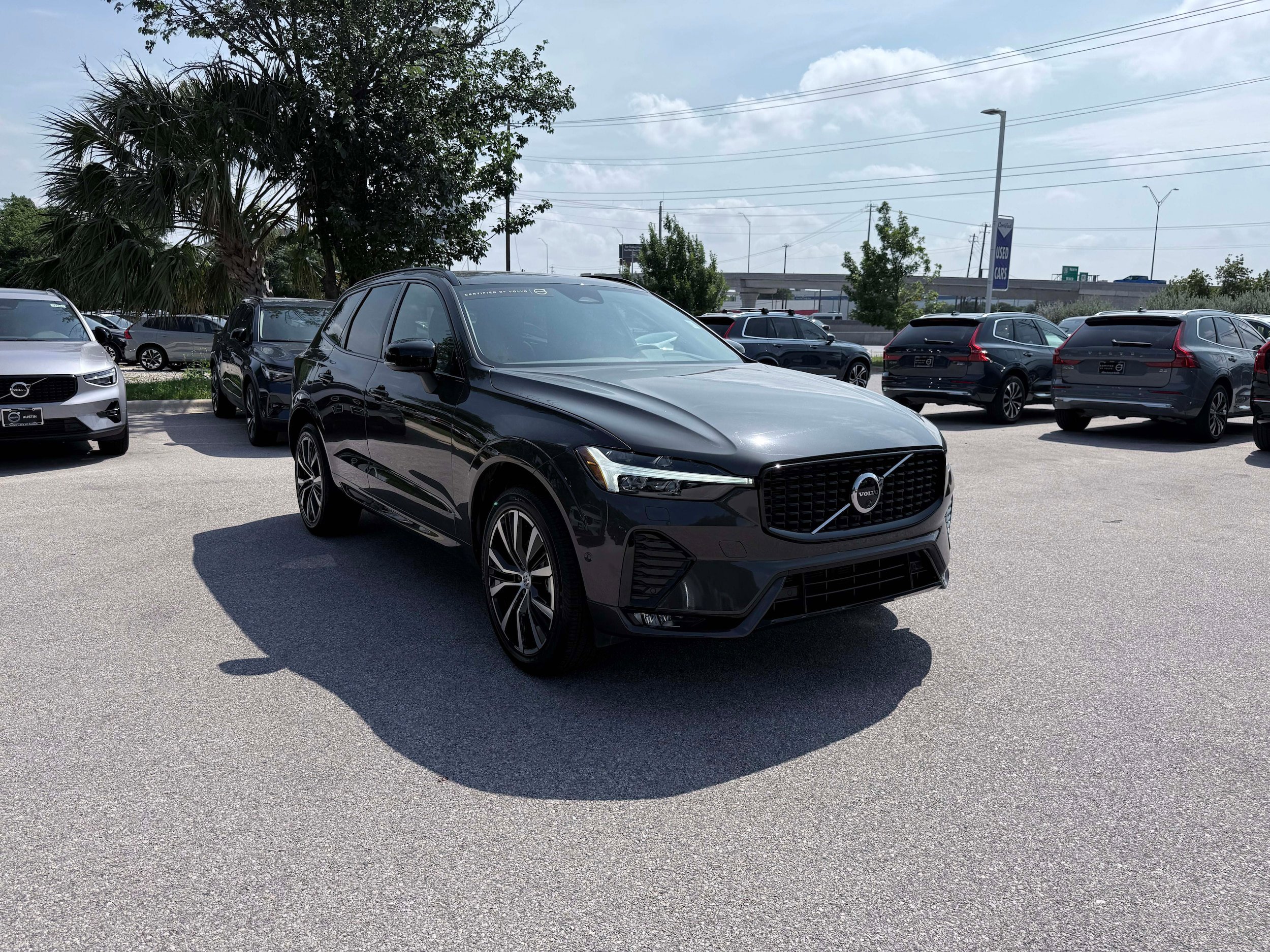 Certified 2025 Volvo XC60 B5 Plus AWD/4WD image 7