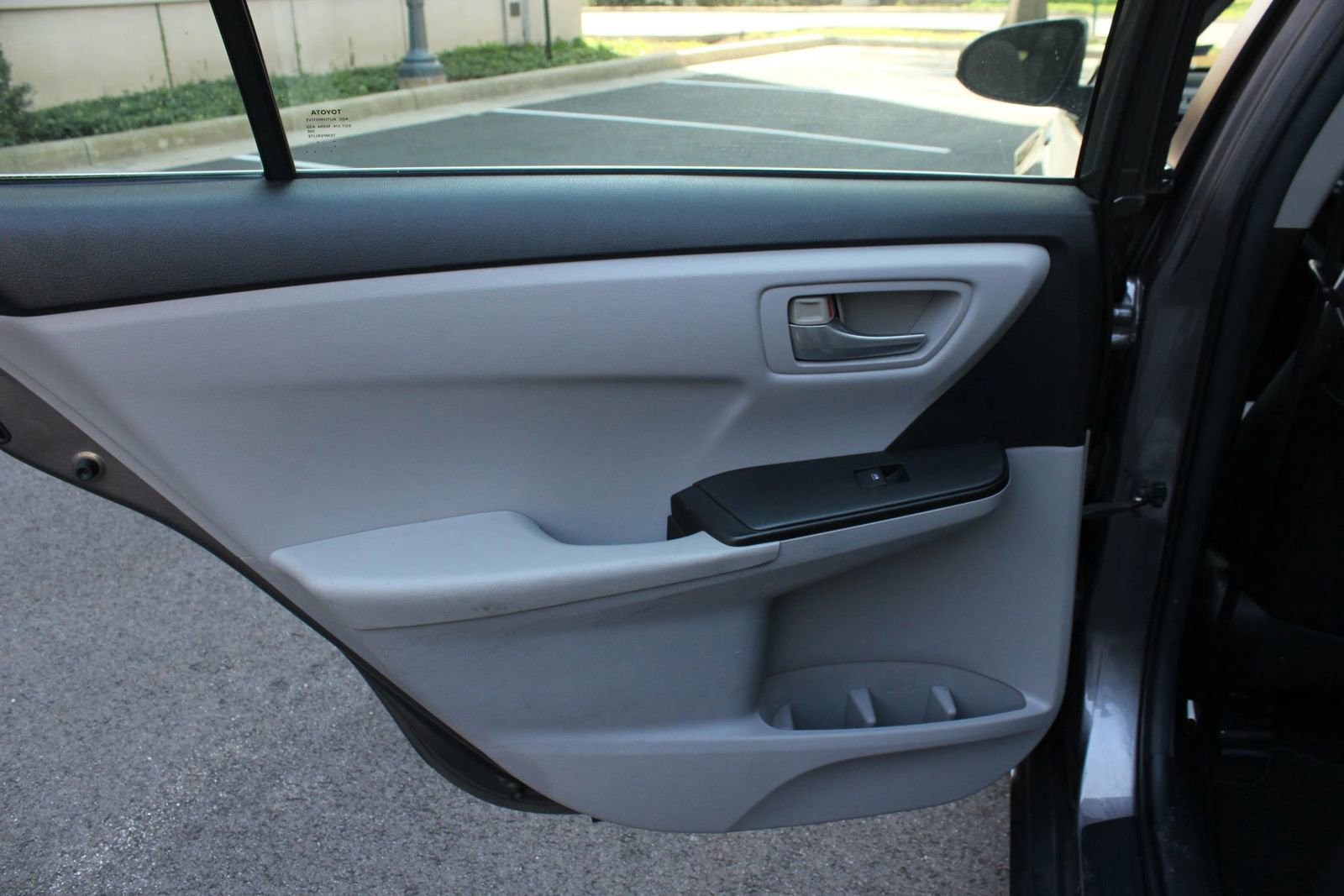 Used 2015 Toyota Camry SE w/ Moonroof Package FWD image 20