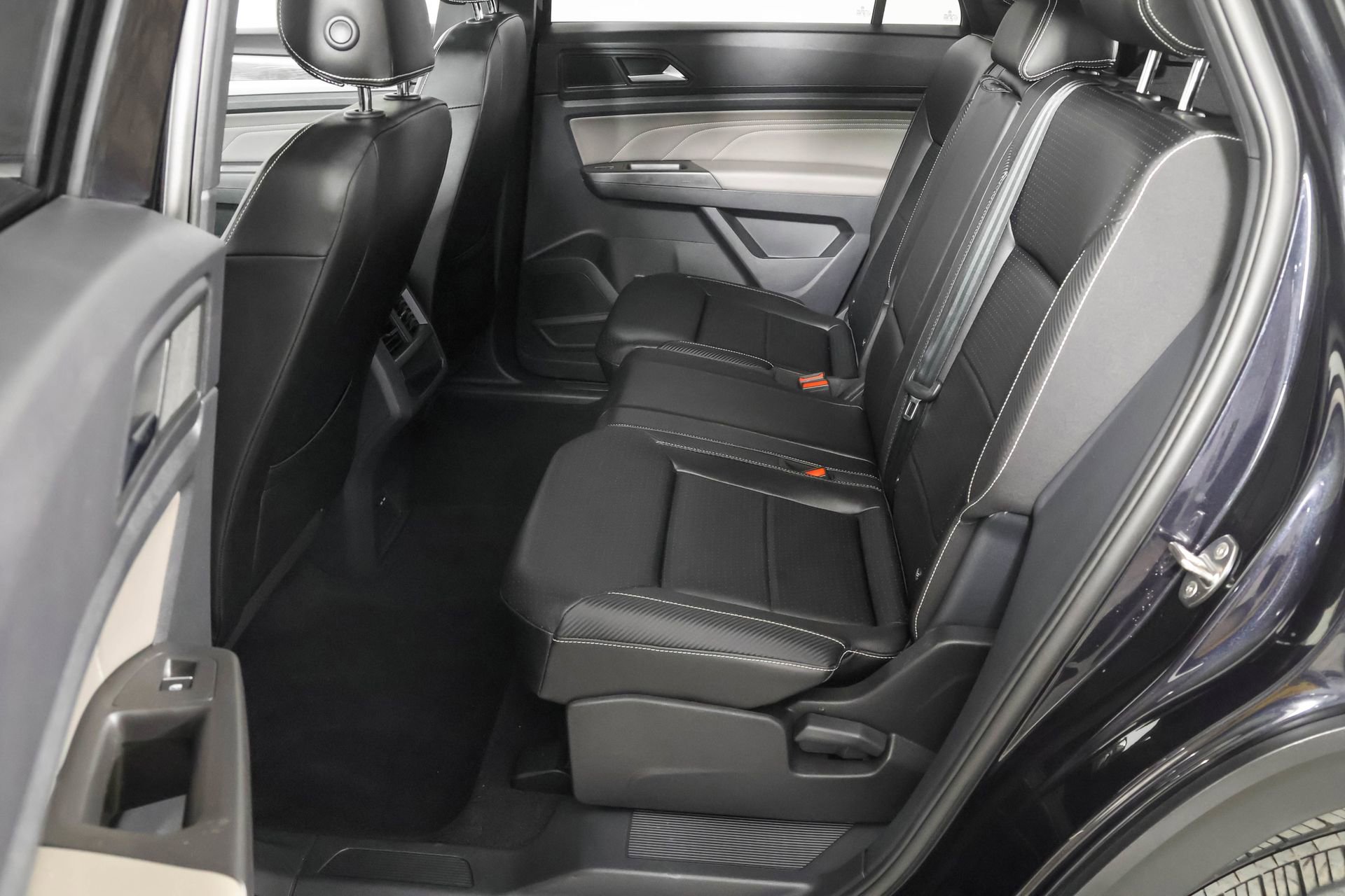 Used 2023 Volkswagen Atlas Cross Sport SE w/ Black Wheel Package AWD/4WD image 35