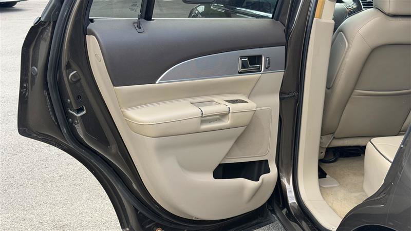 Used 2011 Lincoln MKX 2WD w/ 101A Rapid Spec Order Code image 43