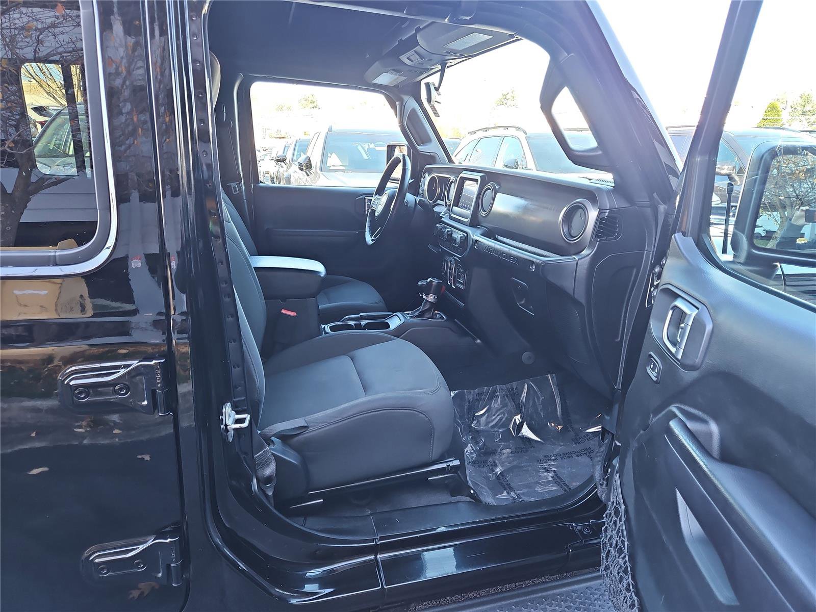 Used 2018 Jeep Wrangler Unlimited Sport S image 28