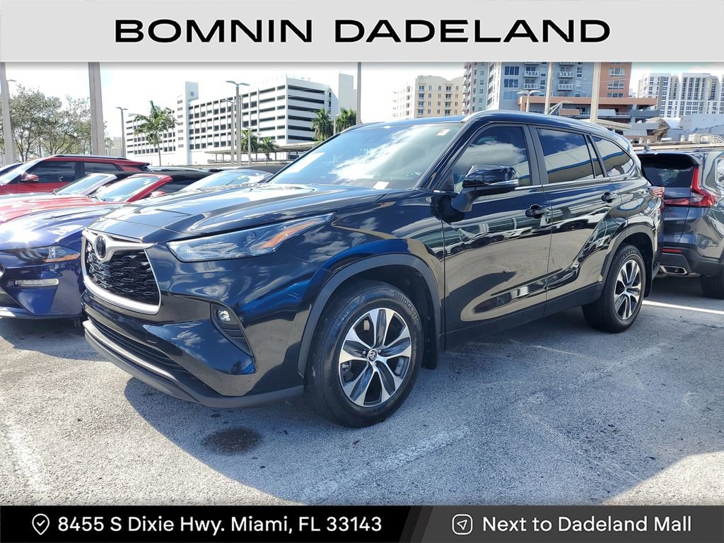 Used 2024 Toyota Highlander LE image 4
