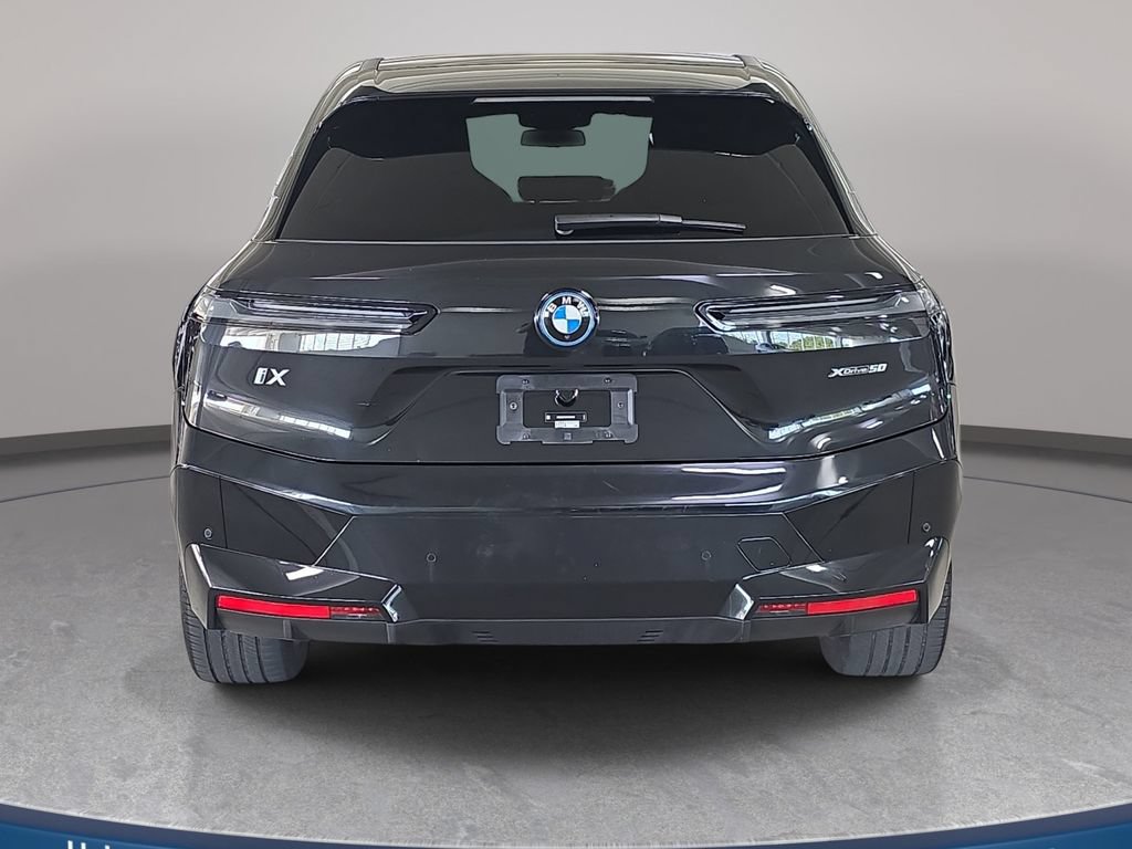 Used 2024 BMW iX xDrive50 w/ Sport Package AWD/4WD image 8