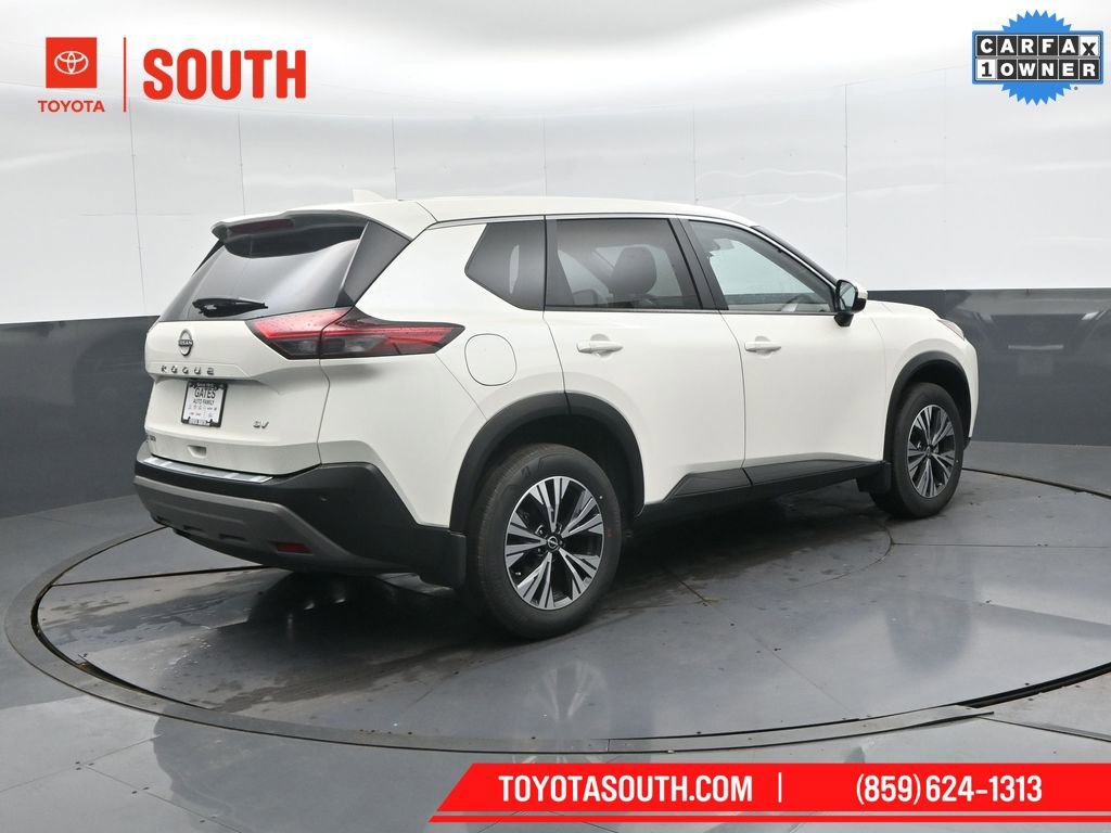 Used 2023 Nissan Rogue SV image 2