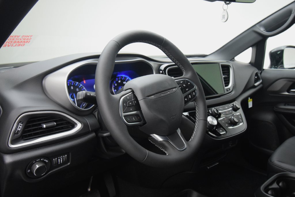 New 2027 Chrysler Pacifica LX FWD image 29