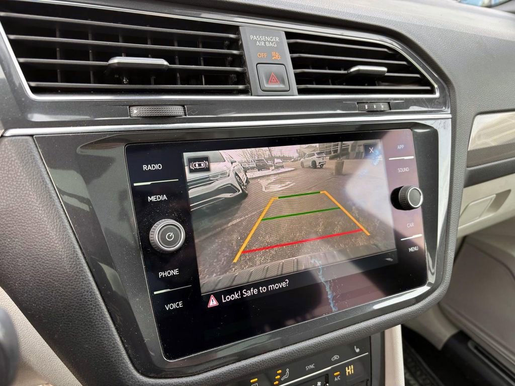 Used 2022 Volkswagen Tiguan SE R-Line image 20