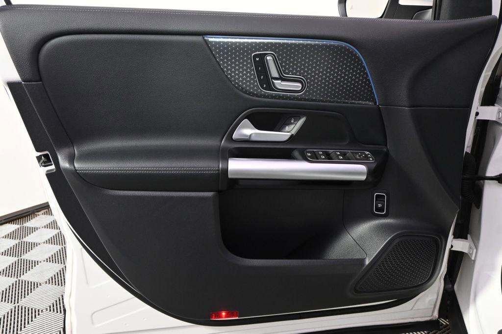 Used 2025 Mercedes-Benz GLA 250 4MATIC image 23