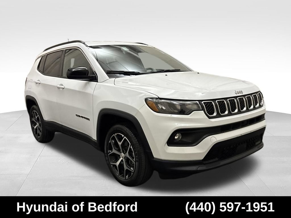 Used 2024 Jeep Compass Latitude AWD/4WD image 3