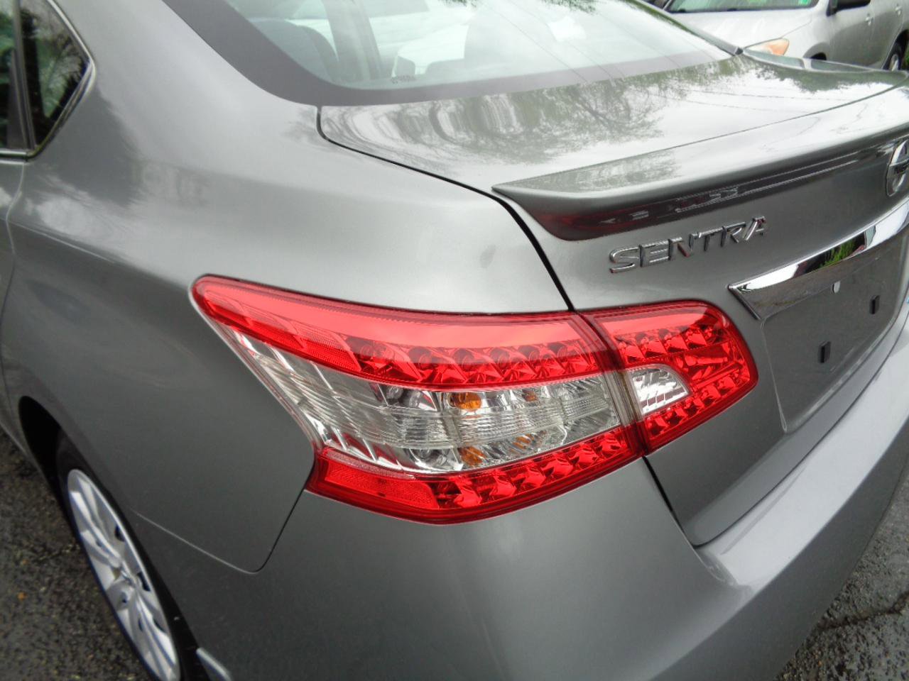 Used 2013 Nissan Sentra FE+ SV FWD image 12