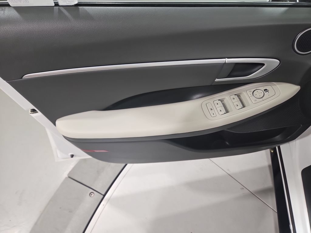 Certified 2025 Hyundai Sonata SEL AWD/4WD image 12