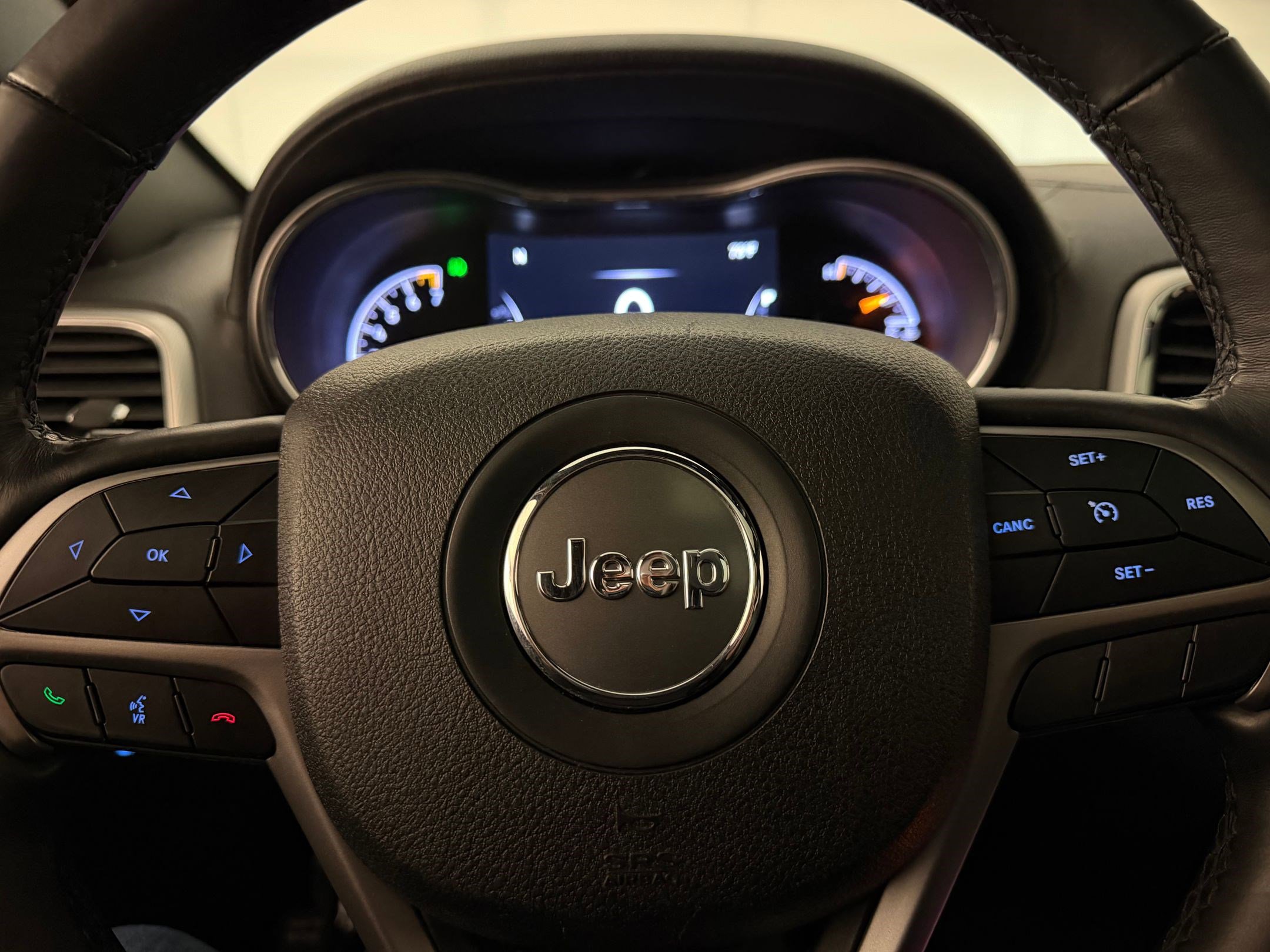 Used 2018 Jeep Grand Cherokee Limited AWD/4WD image 17