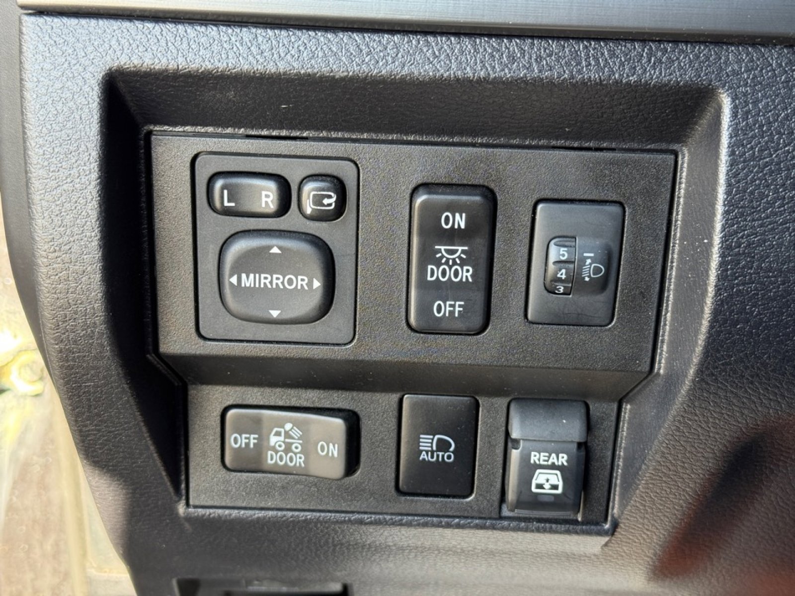 Used 2021 Toyota Tundra Platinum image 32