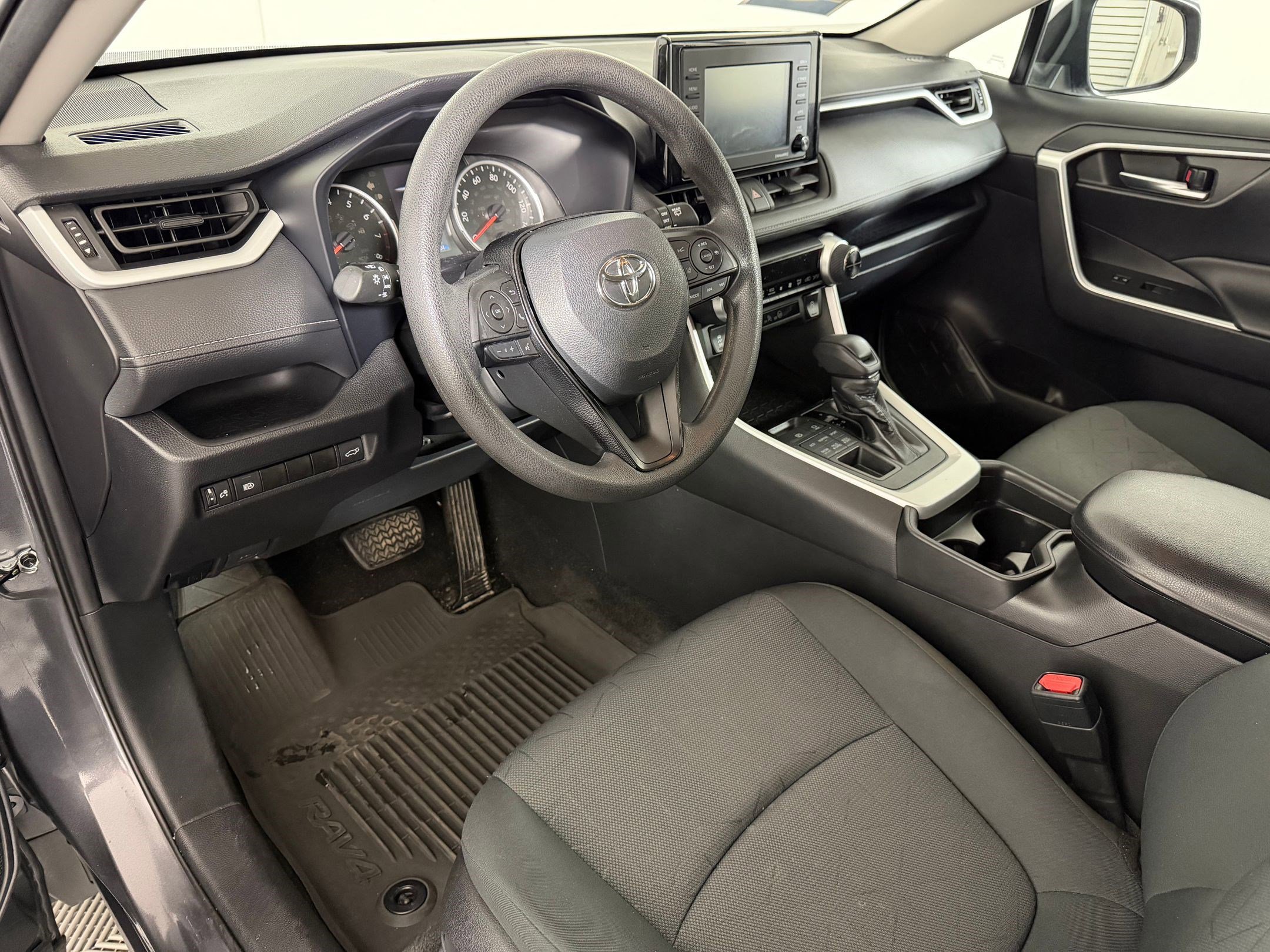 Used 2021 Toyota RAV4 XLE w/ Convenience Package AWD/4WD image 3