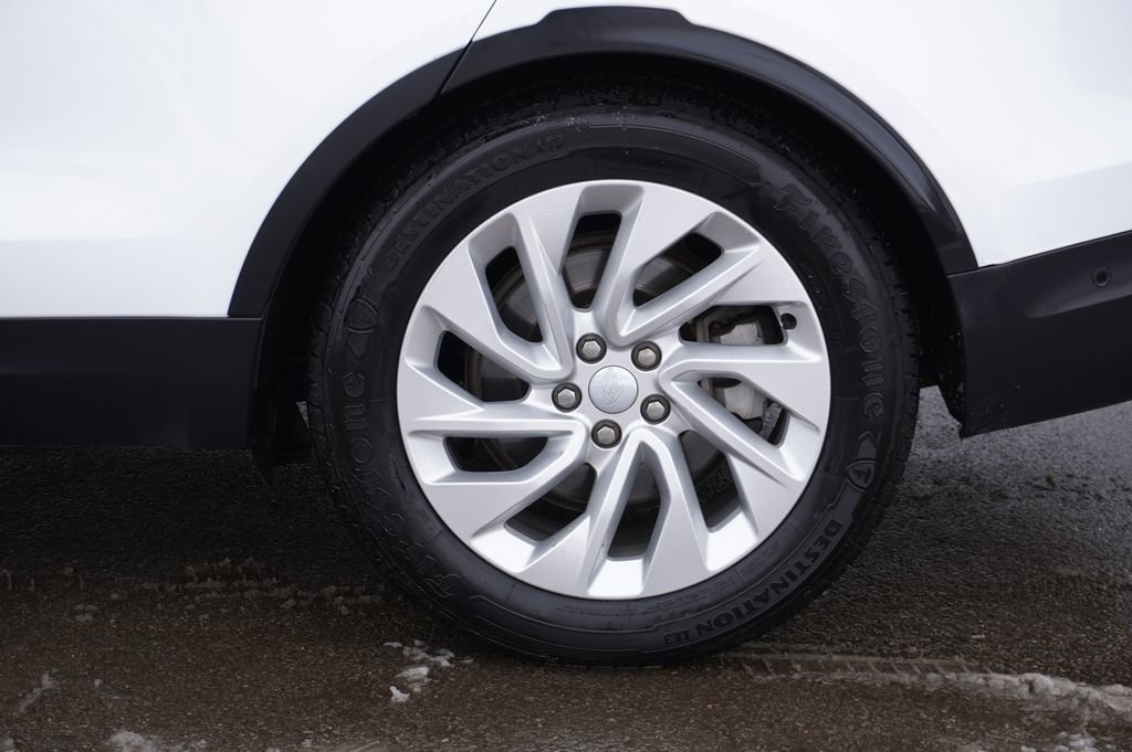 Used 2024 Land Rover Discovery S image 11