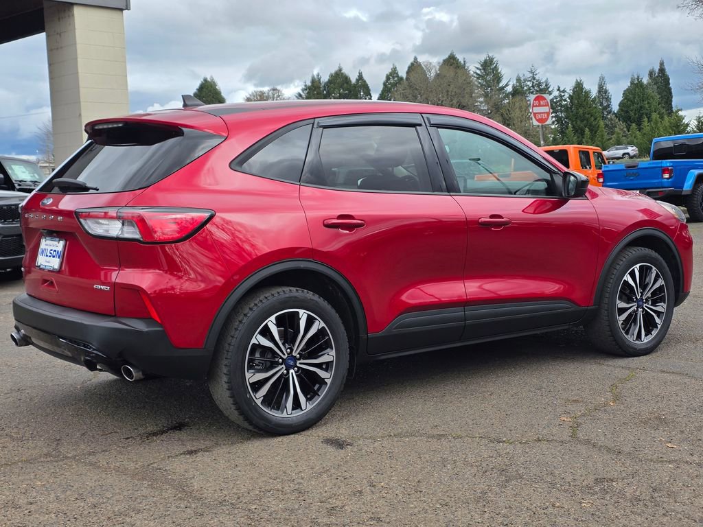 Used 2022 Ford Escape SE w/ SE Sport Appearance Package image 7