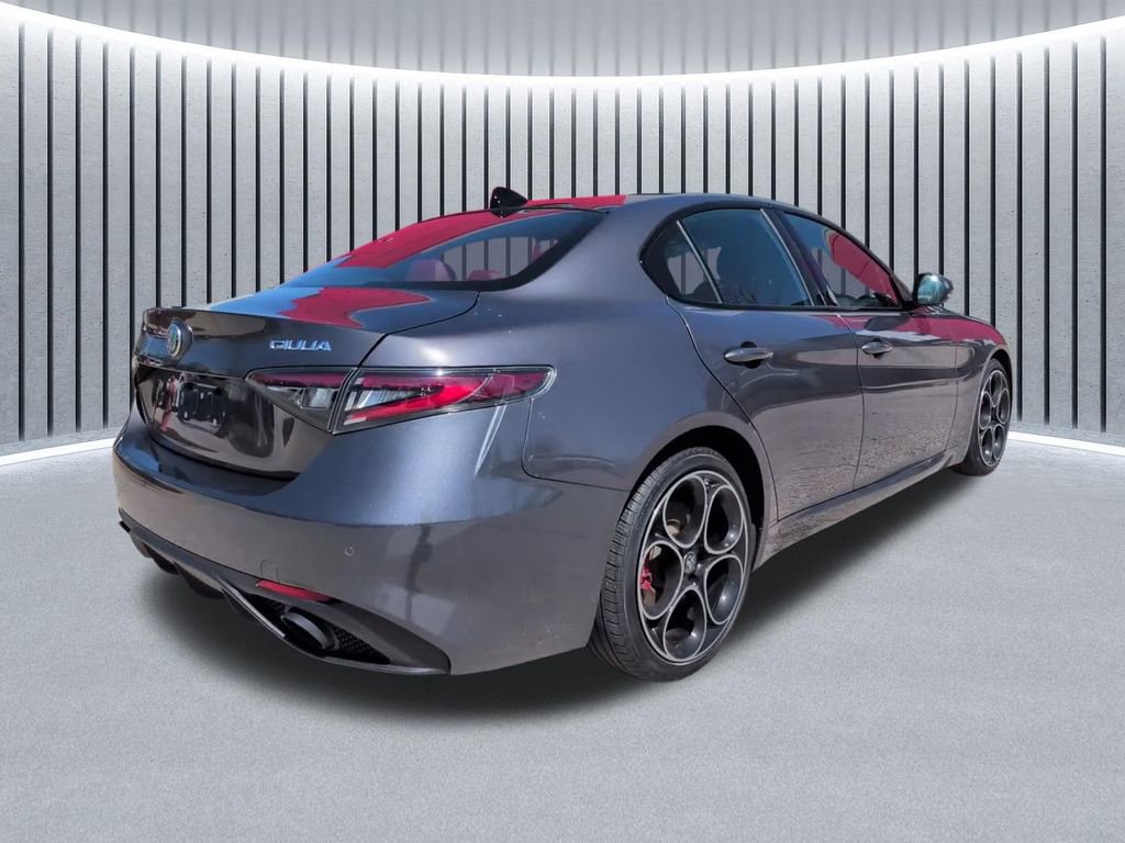 Used 2024 Alfa Romeo Giulia Veloce image 8