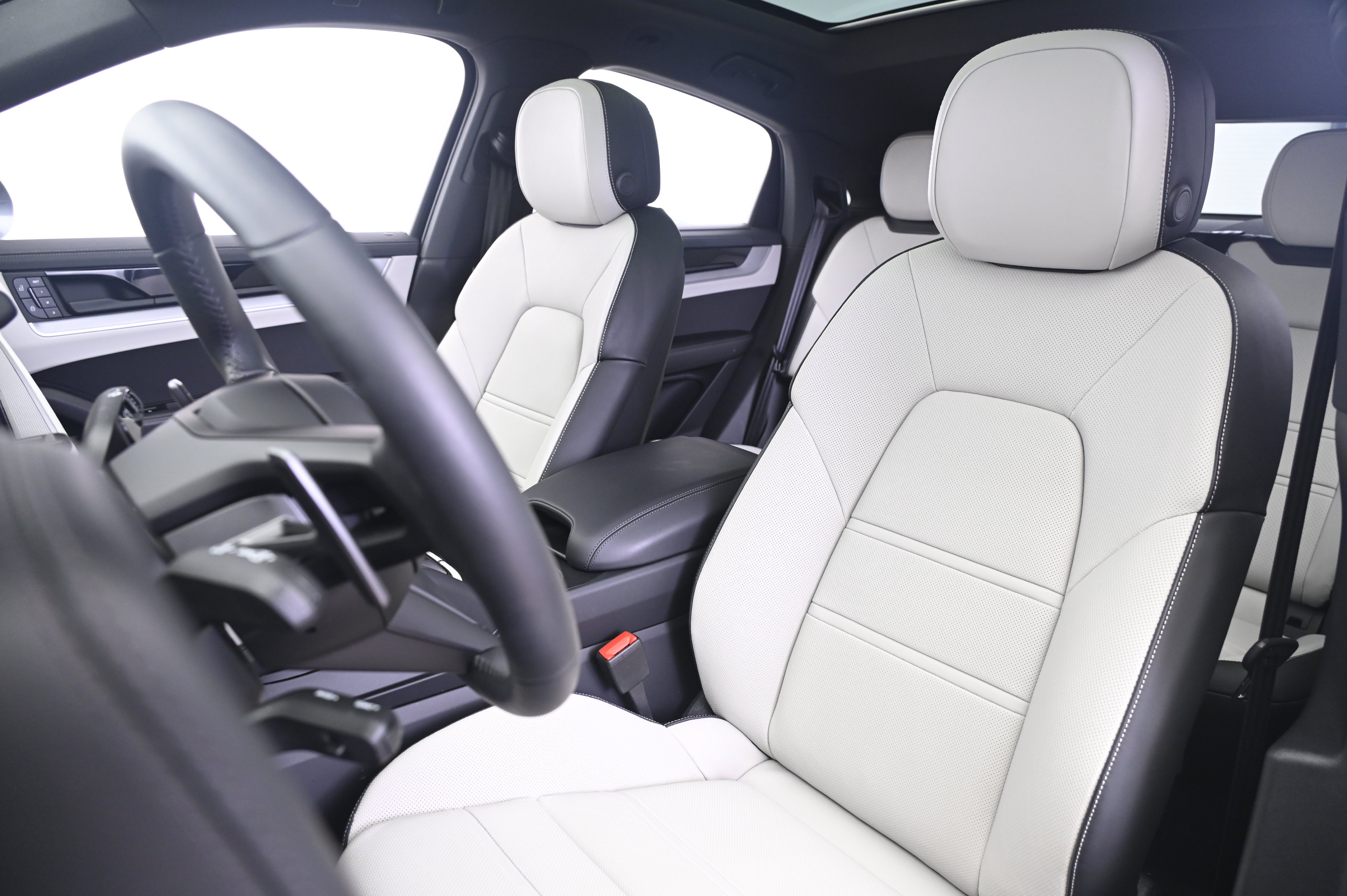 Certified 2026 Porsche Cayenne S AWD/4WD image 30