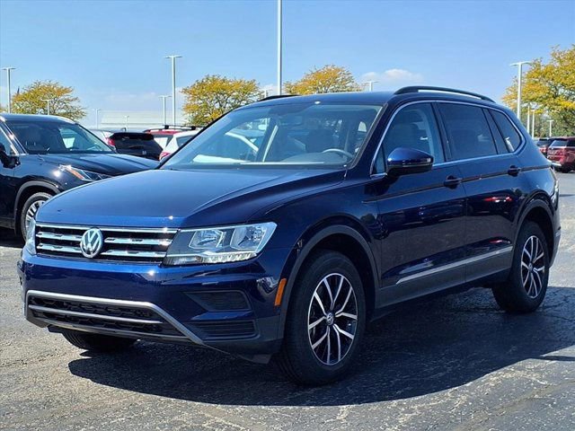 Used 2021 Volkswagen Tiguan SE w/ Panoramic Sunroof Package image 2