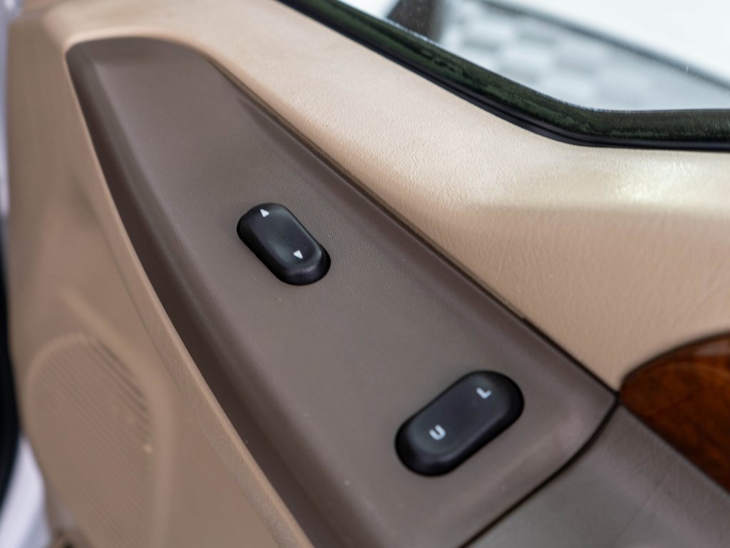 Used 2000 Ford F250 Lariat image 9