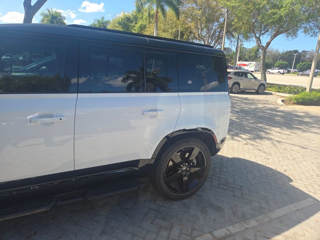 Used 2024 Land Rover Defender 110 X-Dynamic SE image 53