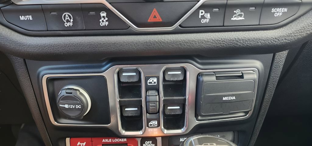 Used 2024 Jeep Gladiator Sport image 32