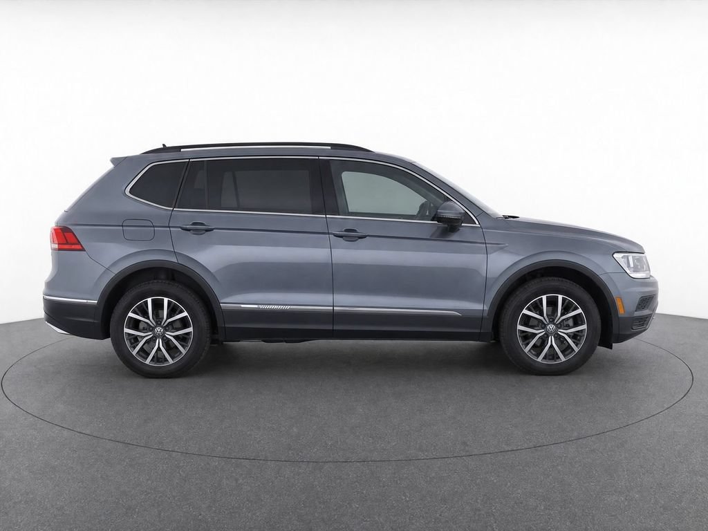Certified 2020 Volkswagen Tiguan SE w/ Panoramic Sunroof Package AWD/4WD image 10