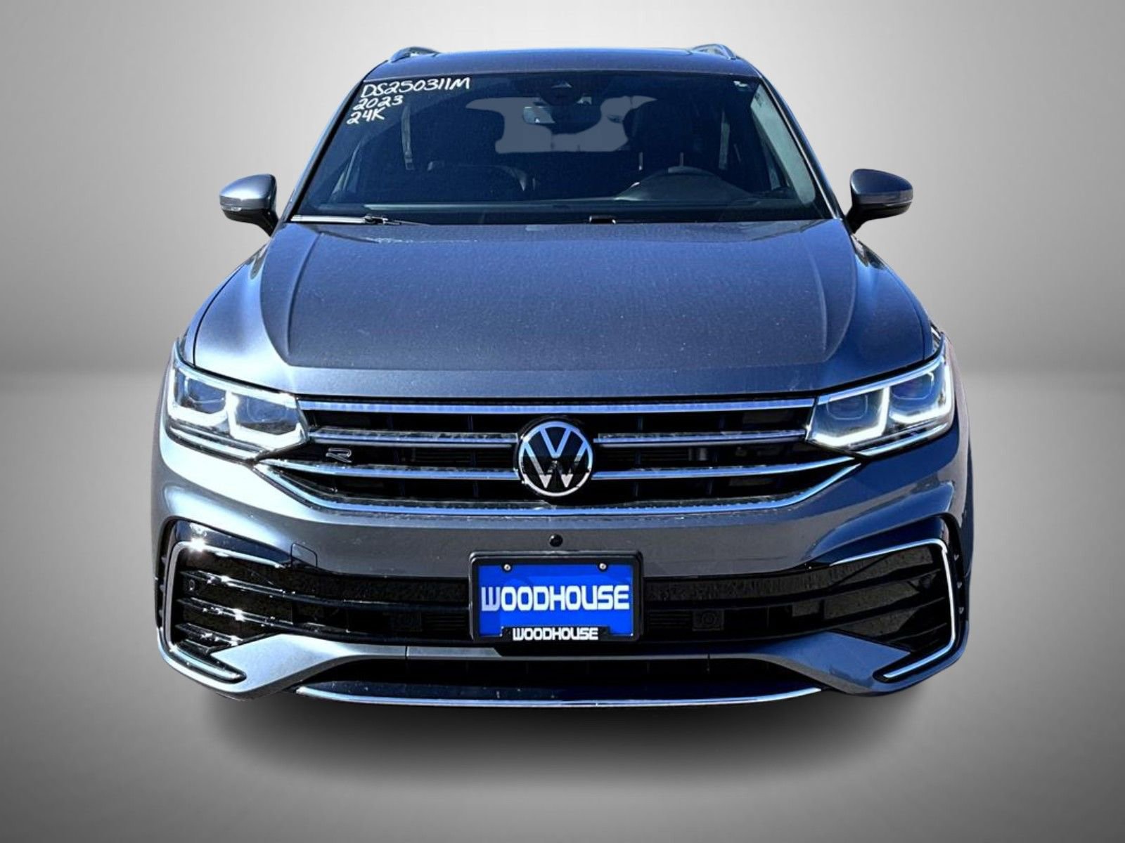 Used 2023 Volkswagen Tiguan SEL R-Line image 2