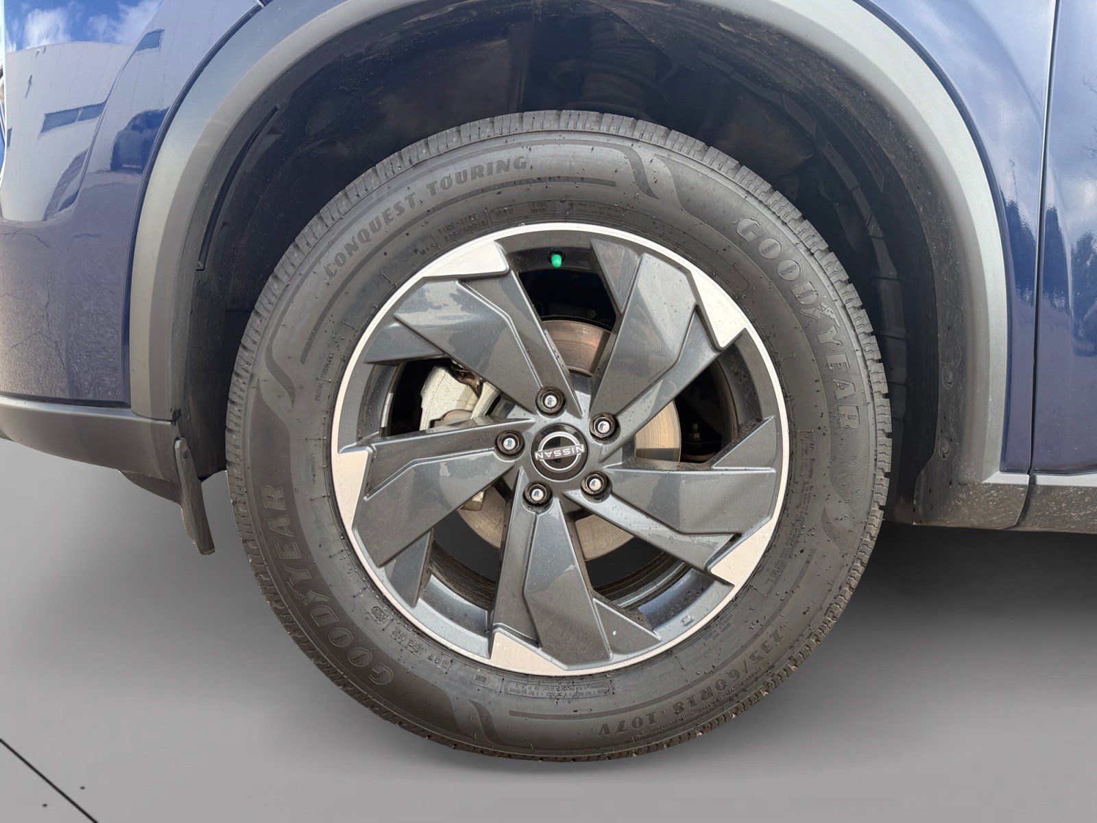 Used 2025 Nissan Rogue SV AWD/4WD image 9