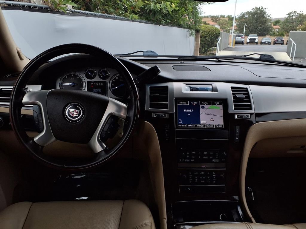 Used 2013 Cadillac Escalade ESV Luxury AWD/4WD image 20