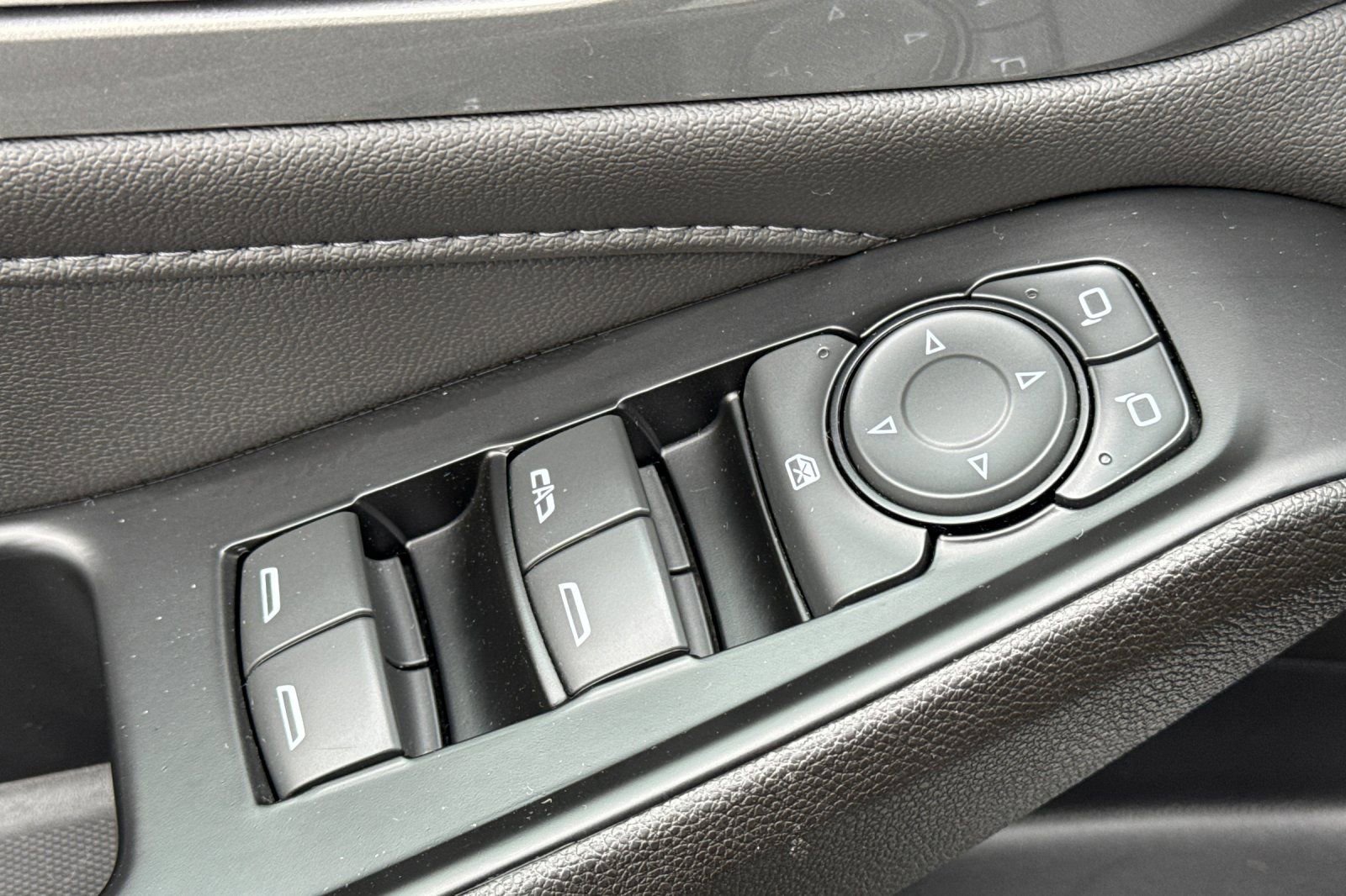 Certified 2022 Chevrolet Traverse LT w/ LPO, Floor Liner Package image 11