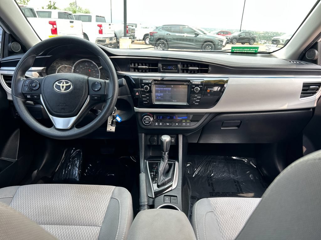 Used 2015 Toyota Corolla LE FWD image 5