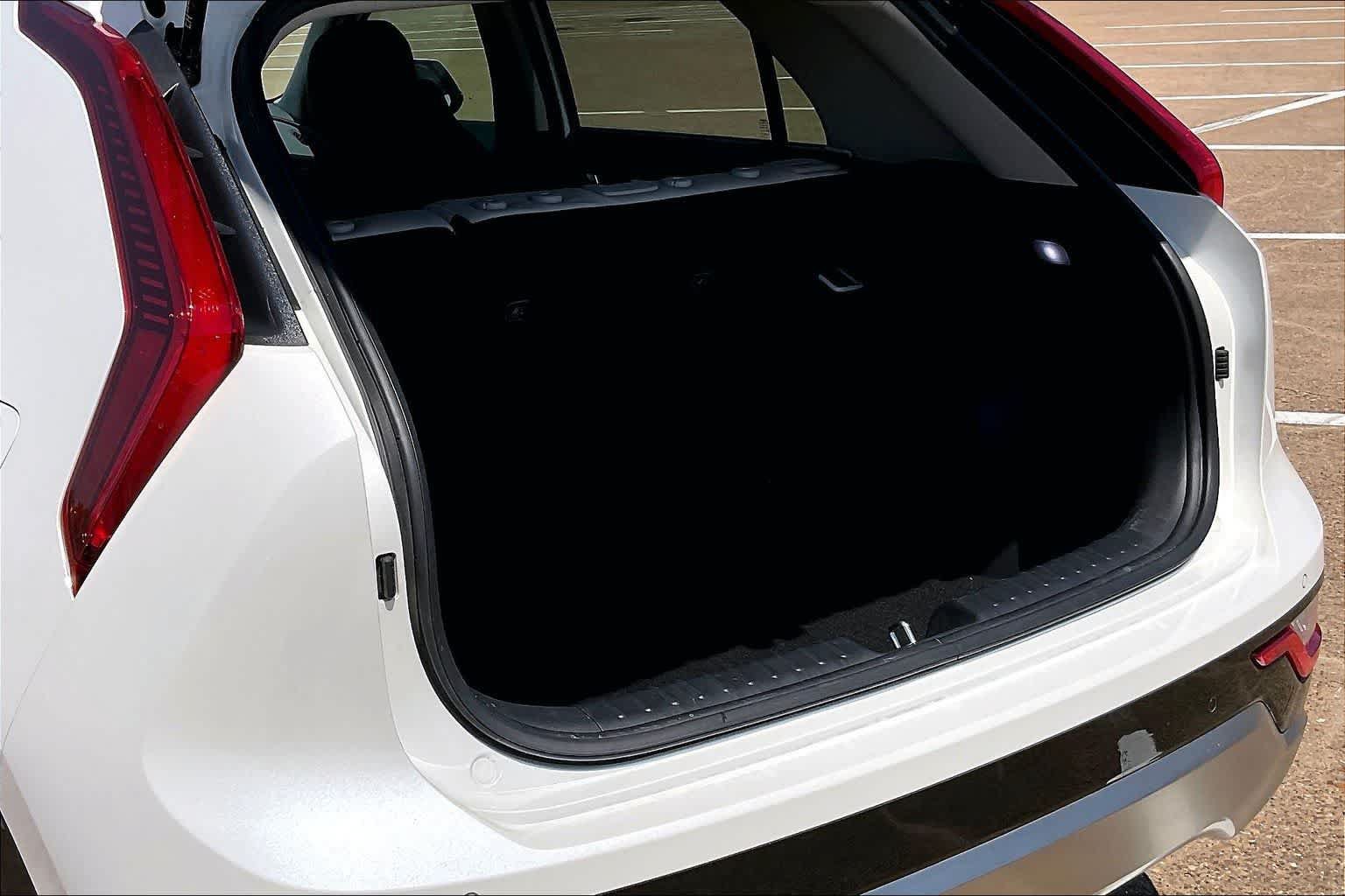 Certified 2023 Kia Niro EX Touring FWD image 18