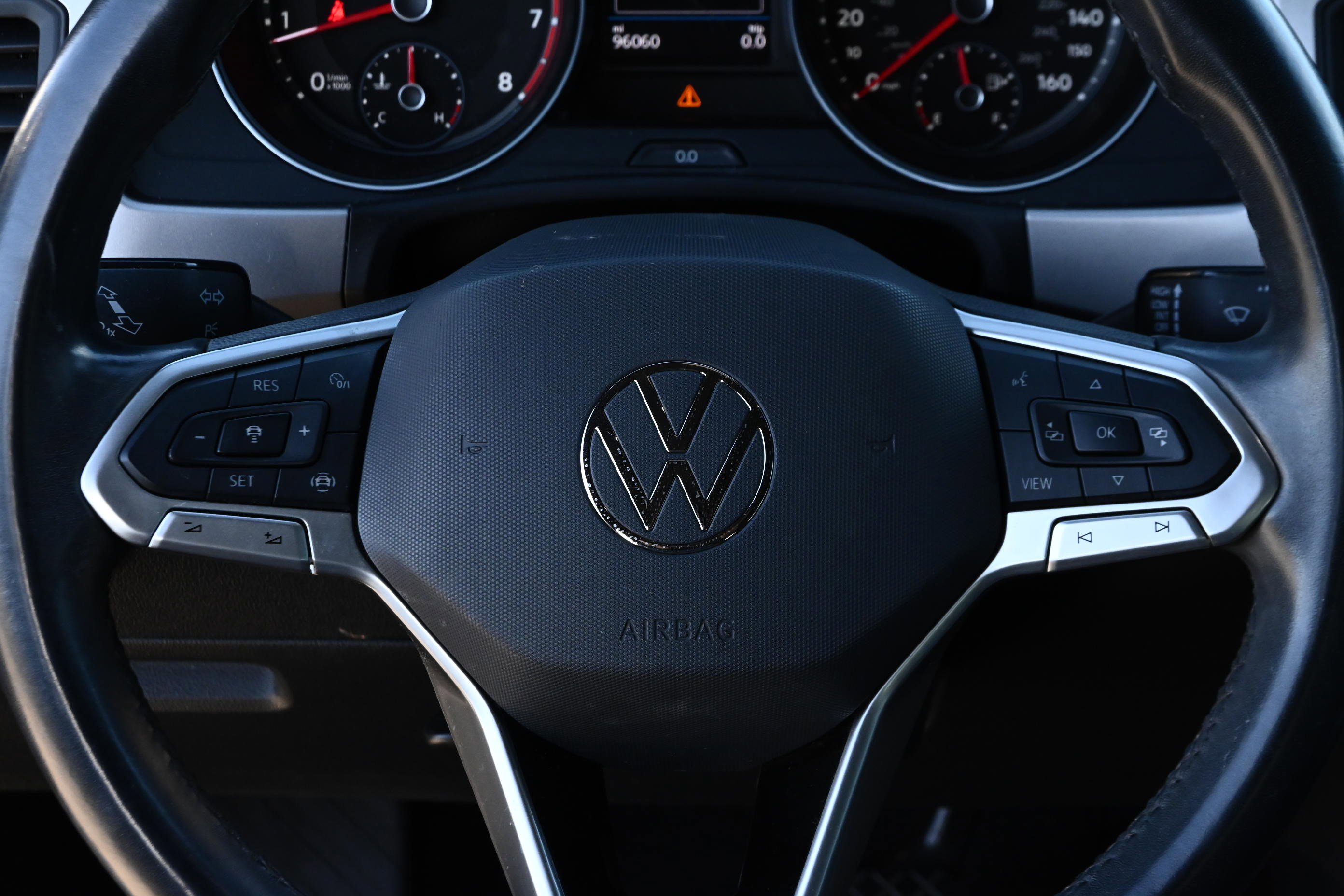 Used 2020 Volkswagen Atlas Cross Sport SE w/ Panoramic Sunroof Package image 28