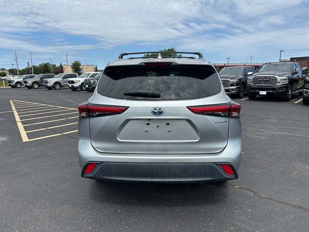 Used 2021 Toyota Highlander XLE FWD image 10