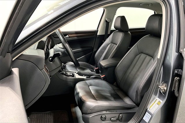 Used 2020 Volkswagen Passat 2.0T SEL image 22