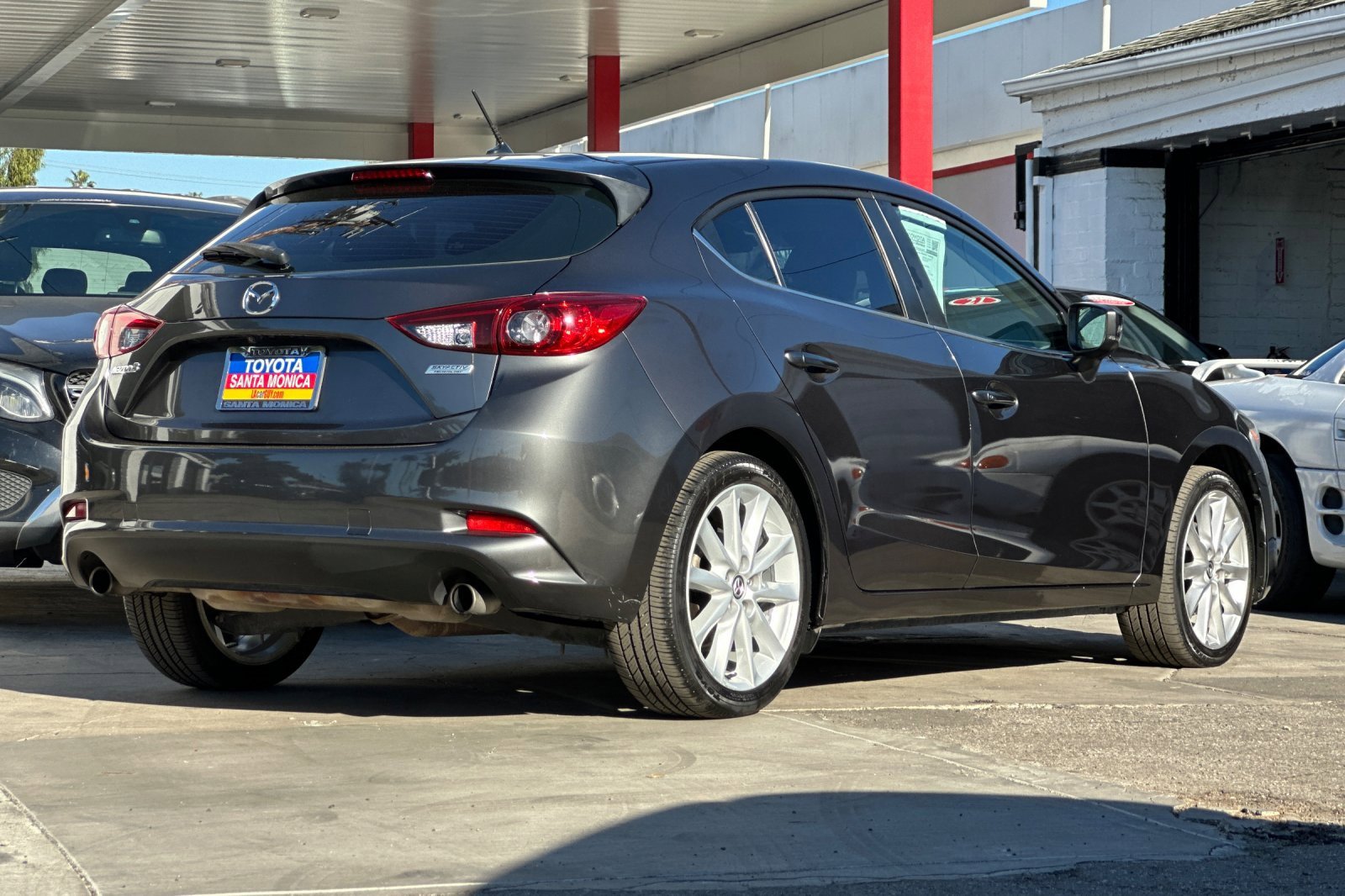 Used 2017 MAZDA MAZDA3 Touring image 4