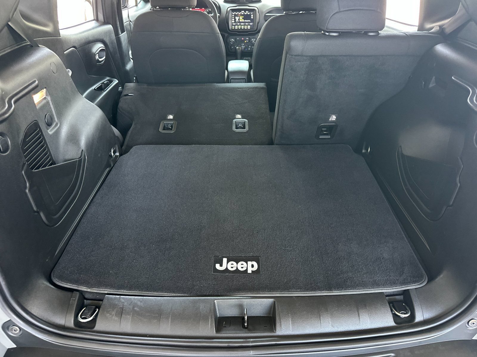 Used 2022 Jeep Renegade Latitude AWD/4WD image 14