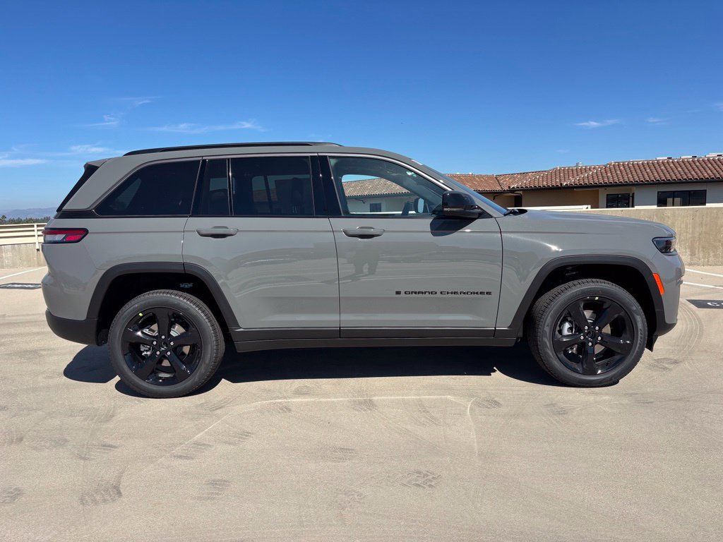 New 2027 Jeep Grand Cherokee Limited AWD/4WD image 2