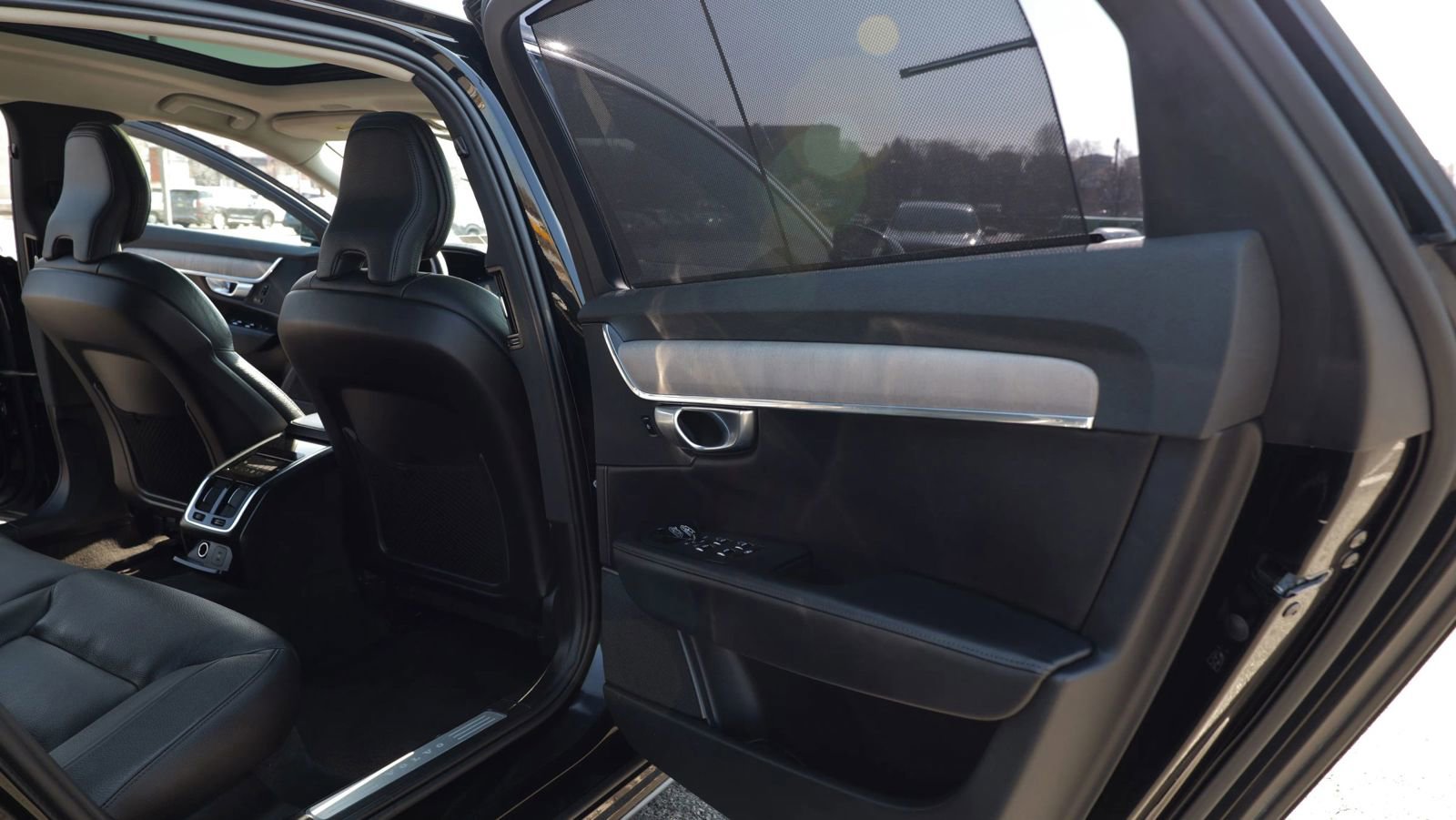 Used 2023 Volvo S90 B6 Plus image 30