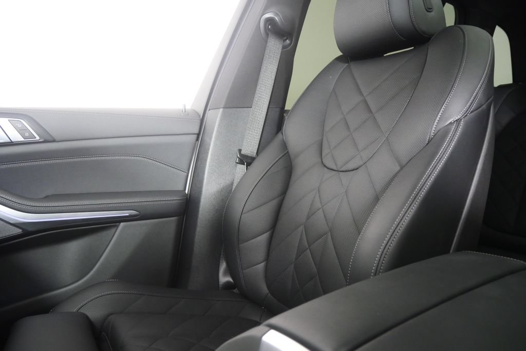 Used 2024 BMW X5 xDrive40i w/ M Sport Package AWD/4WD image 24