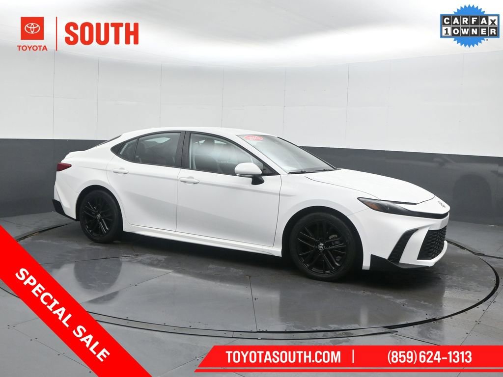 Certified 2025 Toyota Camry SE image 1