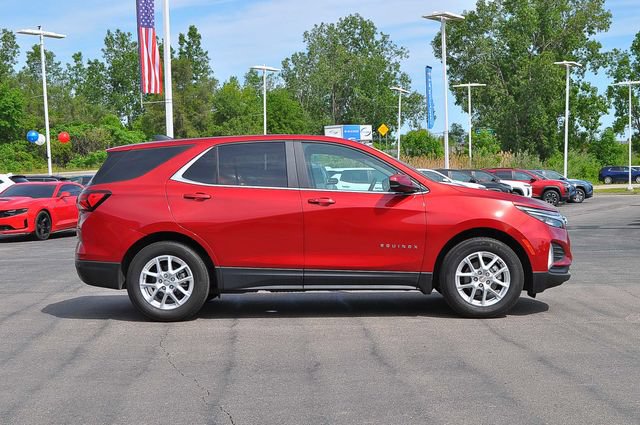Used 2023 Chevrolet Equinox LT FWD image 2