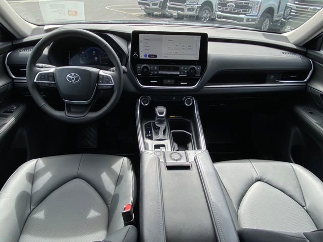 Used 2026 Toyota Grand Highlander AWD image 24