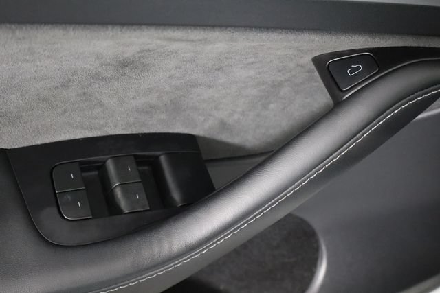 Used 2023 Tesla Model Y 2WD image 18