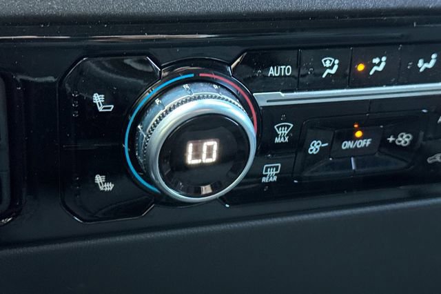 Used 2025 GMC Sierra 1500 Elevation image 29